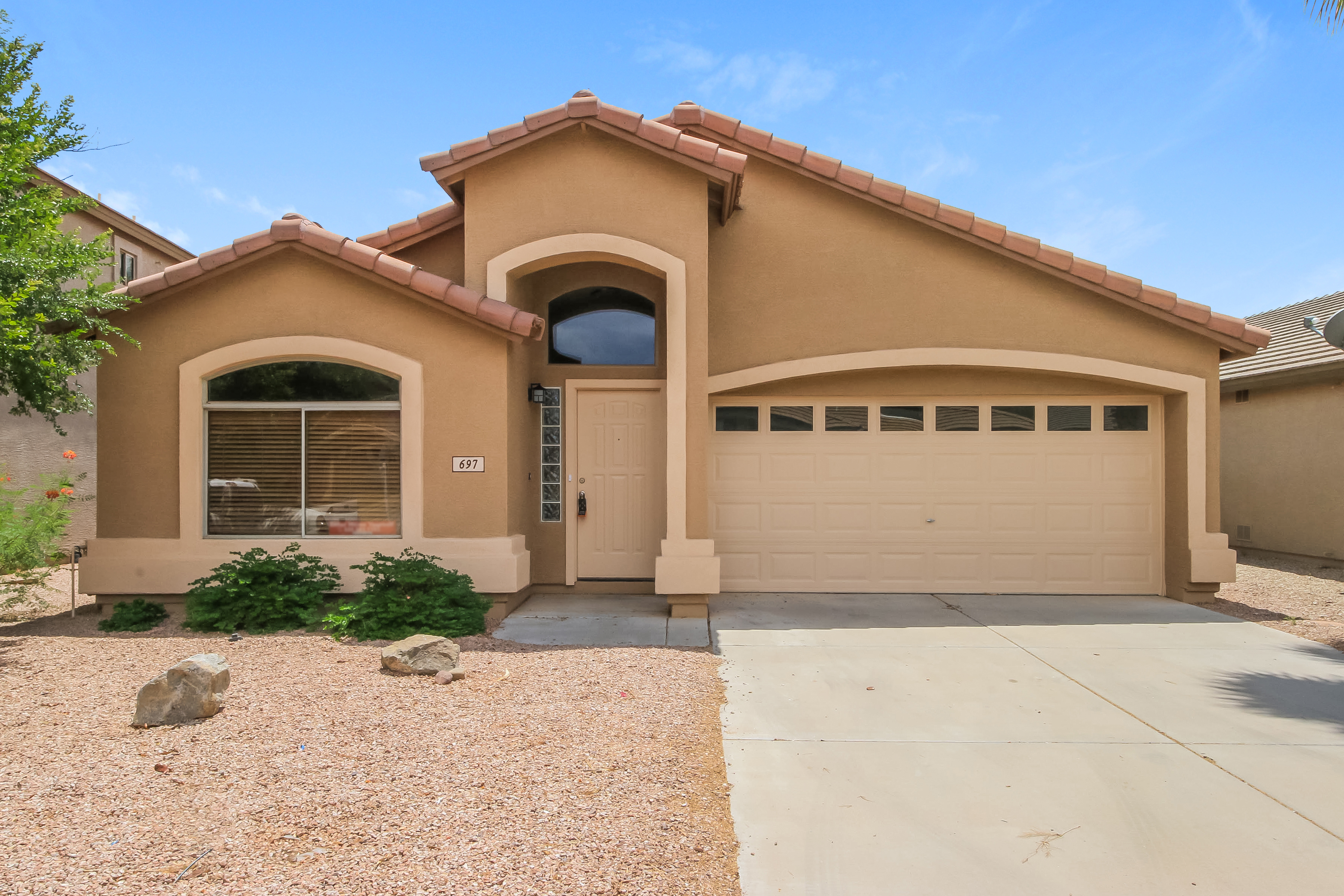 697 E Lovegrass Dr San Tan Valley, AZ 85143